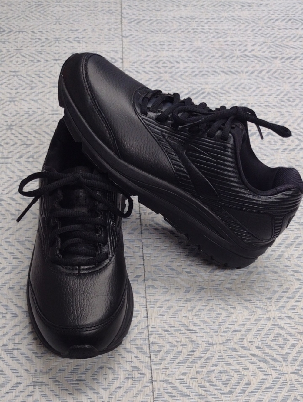 Brooks Women's Black Lace-Up Athletic Sneakers